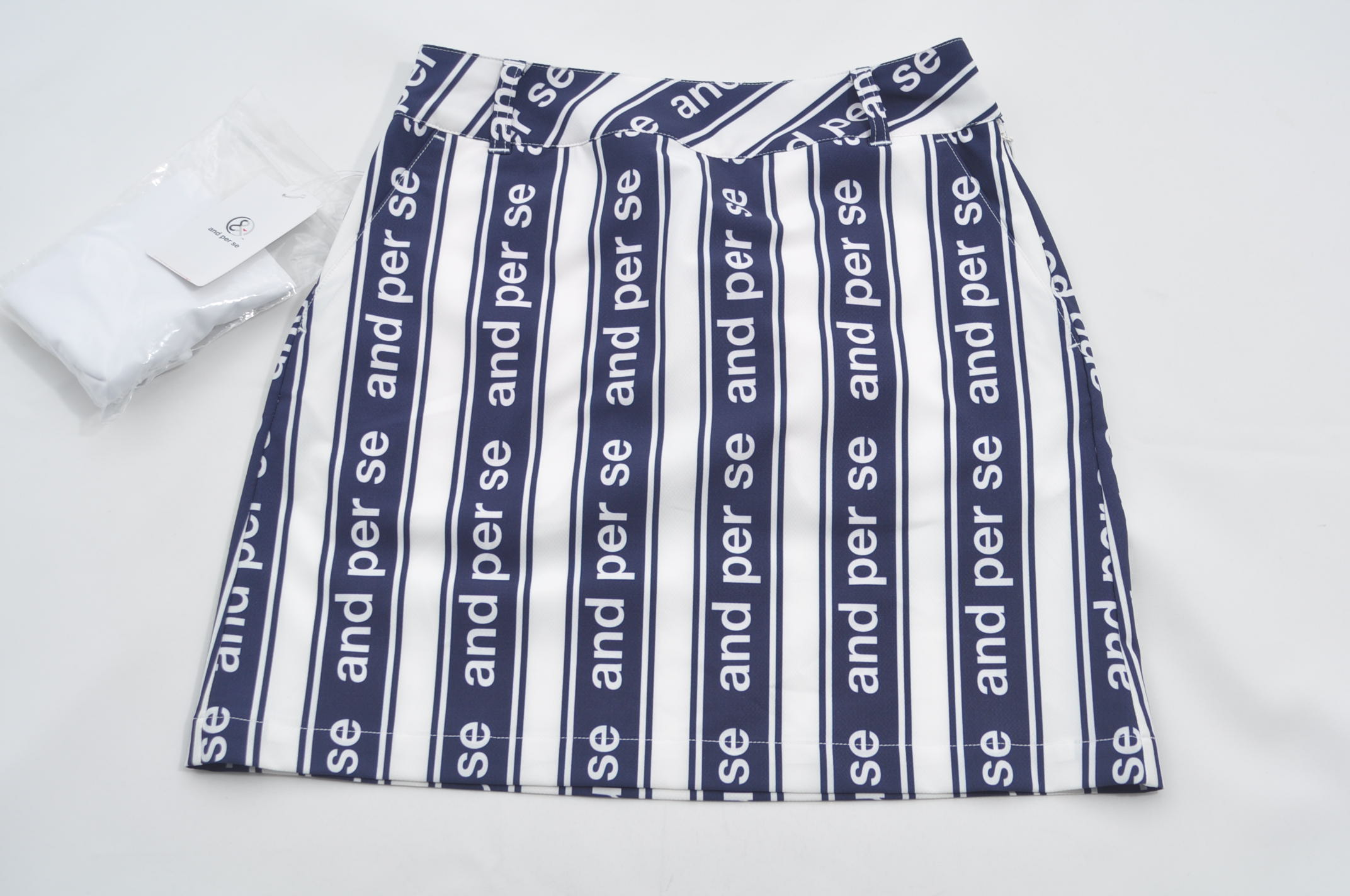 新品☆アンパスィ☆スカート☆ストレッチ☆インナーパンツ付き☆白×紺 