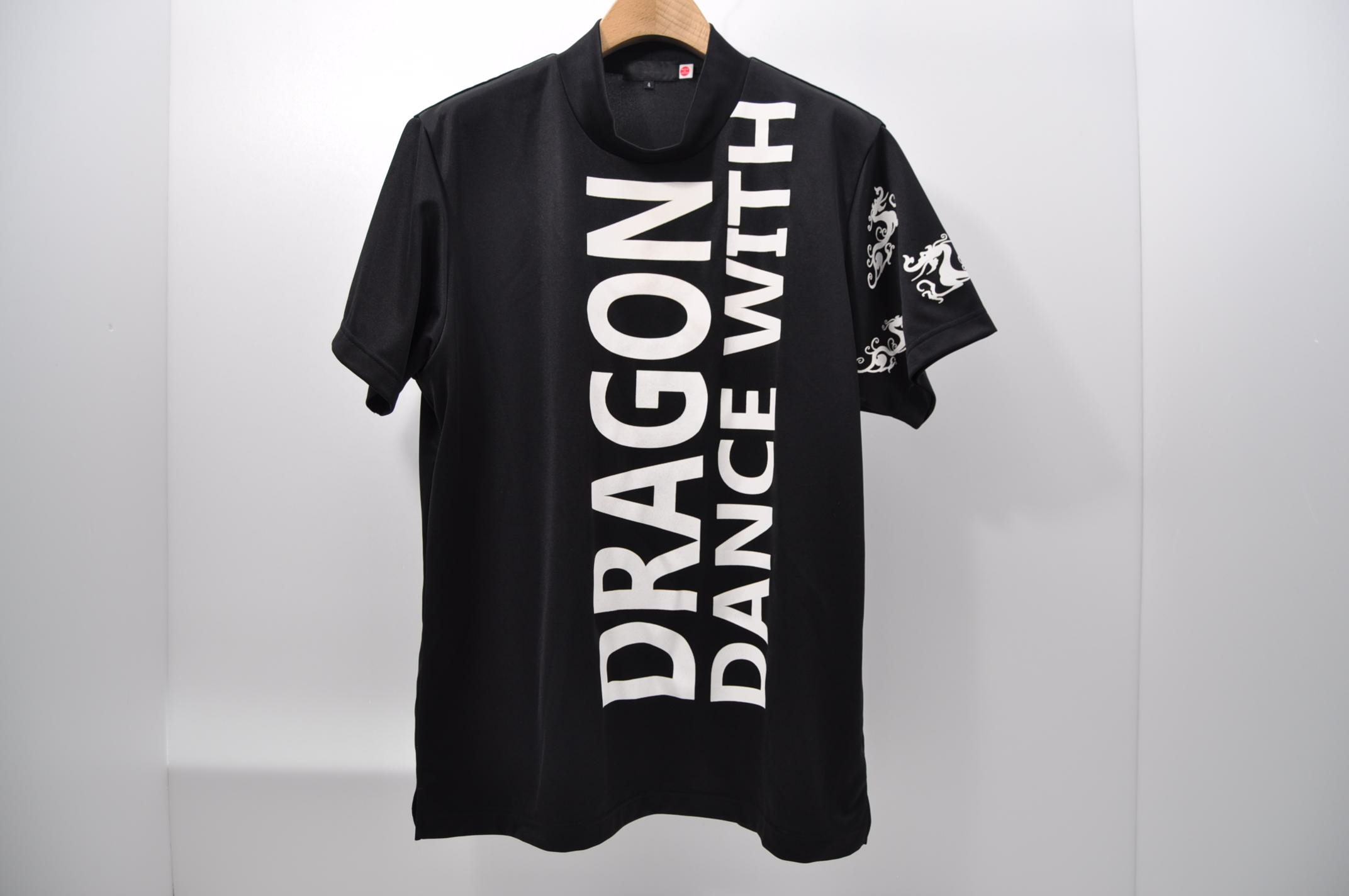 ダンスウィズドラゴン黒モックネックTシャツ www.sudouestprimeurs.fr